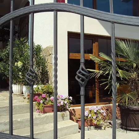 Amfora Гостевой дом Бяла